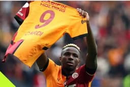 Victor Osimhen remains undecided. Galatasaray's coach has dropped a hint of where he could go next.