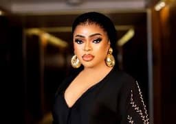 Crossdresser Bobrisky laments bitterly about the pain of womanhood.